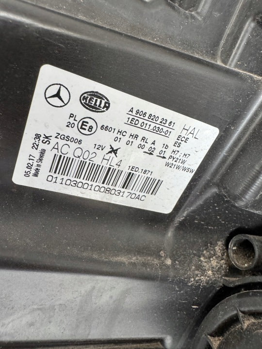 Frontscheinwerfer Mercedes-Benz Sprinter A9068202361 Links Headlight SCH9320547474jn