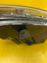 Laden Sie das Bild in den Galerie-Viewer, Frontscheinwerfer Audi A6 C6 4F0941003CP Xenon FALSE Scheinwerfer Headlight SCH1776133272fv