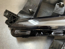 Laden Sie das Bild in den Galerie-Viewer, Frontscheinwerfer Renault Master I 260608459R Links Scheinwerfer Headlight SCH5721729052de