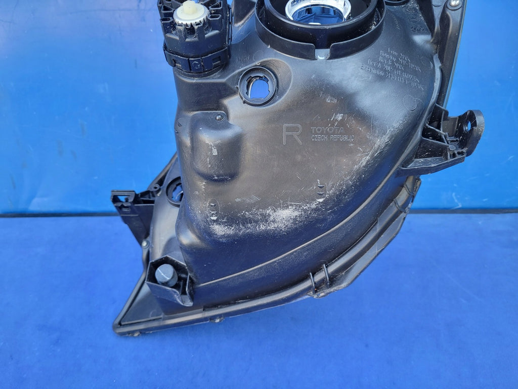 Frontscheinwerfer Toyota Yaris Rechts Scheinwerfer Headlight SCH6758654345dm