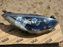 Laden Sie das Bild in den Galerie-Viewer, Frontscheinwerfer Mazda 2 20C031 13070 Rechts Scheinwerfer Headlight