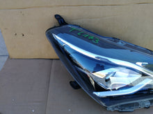 Load image into Gallery viewer, Frontscheinwerfer Toyota Yaris Rechts Scheinwerfer Headlight