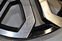 Laden Sie das Bild in den Galerie-Viewer, 1x Alufelge 17 Zoll 6.0&quot; 4x100 39ET 403009981R Renault Twingo Clio Rim Wheel