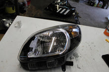 Laden Sie das Bild in den Galerie-Viewer, Frontscheinwerfer Renault Kangoo 260601525R Links Scheinwerfer Headlight SCH3529465868sn
