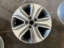 Load image into Gallery viewer, 1x Alufelge 17 Zoll 7.0&quot; 5x114.3 50ET Glanz 52910-A8210 Kia Rim Wheel