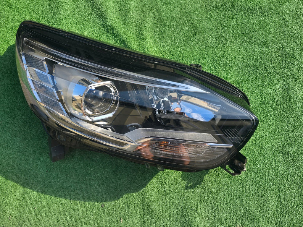 Frontscheinwerfer Renault Scenic 260100943R LED Rechts Scheinwerfer Headlight SCH8092129176ya