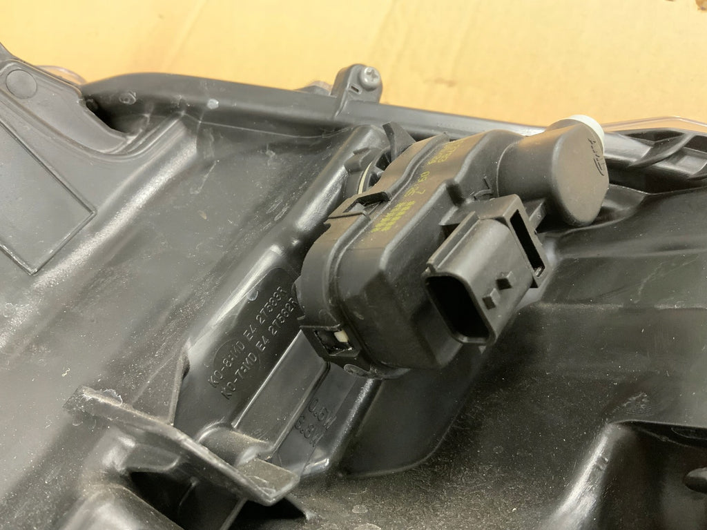 Frontscheinwerfer Toyota Yaris 27583R 27582R LED Rechts Scheinwerfer Headlight SCH8850578121qb