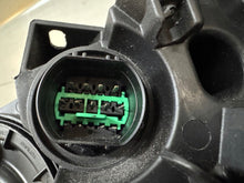 Load image into Gallery viewer, Frontscheinwerfer Hyundai I I40 92102-3Z030 LED Rechts Scheinwerfer Headlight