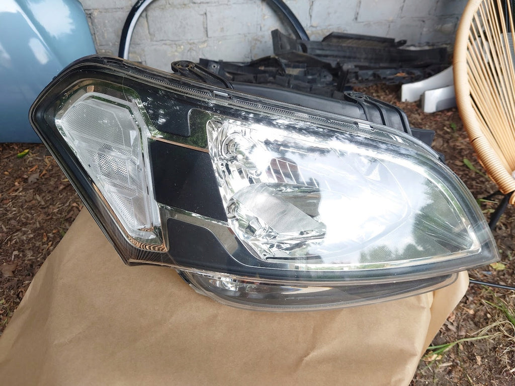 Frontscheinwerfer Kia Soul 921022010K Rechts Scheinwerfer Headlight