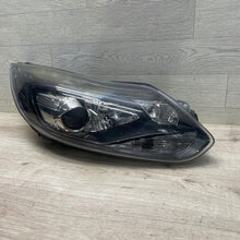 Laden Sie das Bild in den Galerie-Viewer, Frontscheinwerfer Ford Focus BM5113W029 Xenon Rechts Scheinwerfer Headlight SCH4482767764nh