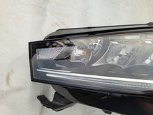 Laden Sie das Bild in den Galerie-Viewer, Frontscheinwerfer Skoda Octavia IV 5E4941015 Links Scheinwerfer Headlight SCH3702129373id