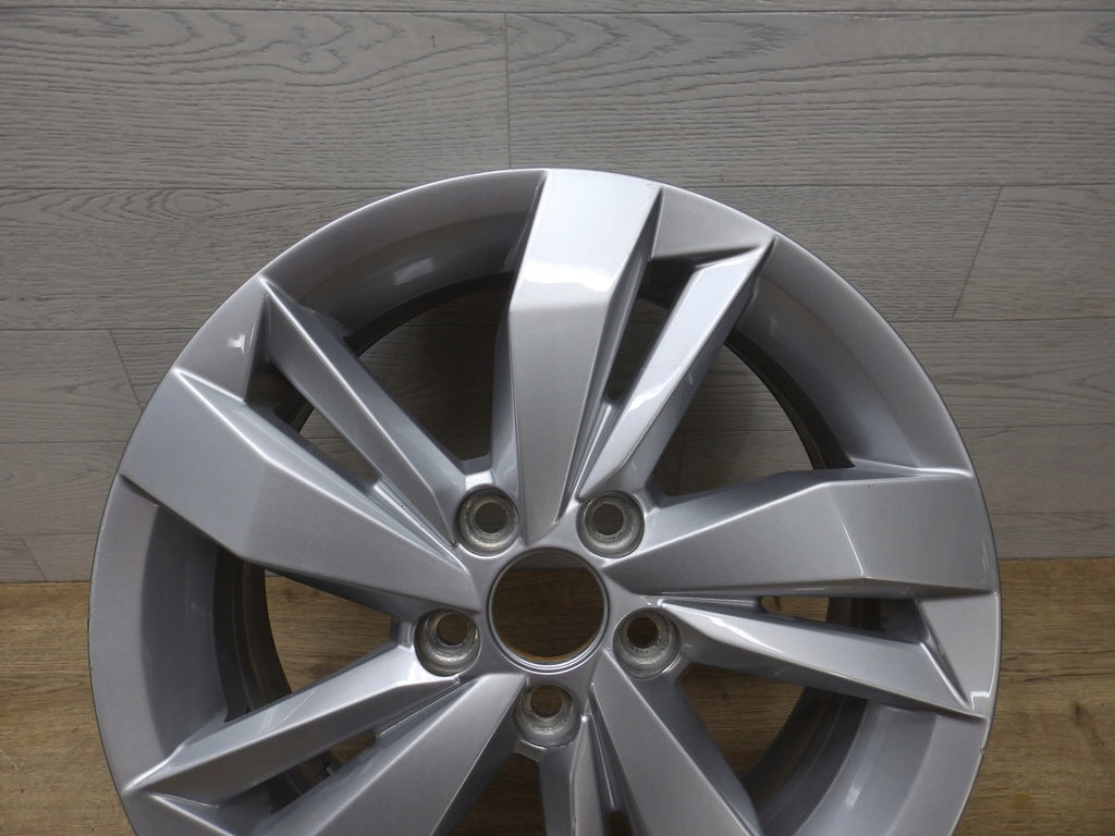 1x Alufelge 15 Zoll 5.5" 5x100 40ET Glanz Silber 2G0601025 VW Polo Rim Wheel FEL5494462352mf