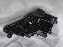 Laden Sie das Bild in den Galerie-Viewer, Frontscheinwerfer Skoda Superb III 3V1941015B Xenon Links Scheinwerfer Headlight