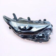 Laden Sie das Bild in den Galerie-Viewer, Frontscheinwerfer Toyota Auris 81110-02K60 Rechts Scheinwerfer Headlight