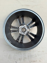 Laden Sie das Bild in den Galerie-Viewer, 1x Alufelge 17 Zoll 6.5" 5x100 39ET Glanz Graphit 2GM601025G VW T-Cross FEL9107151447tp