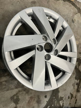 Load image into Gallery viewer, 1x Alufelge 15 Zoll 5.5" 5x100 40ET Glanz Silber 2G0601025BB VW Polo Rim Wheel FEL7031359546dw