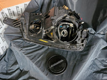 Laden Sie das Bild in den Galerie-Viewer, Frontscheinwerfer Skoda Yeti 5L1941015C Xenon Links Scheinwerfer Headlight