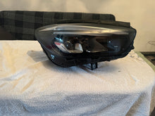 Laden Sie das Bild in den Galerie-Viewer, Frontscheinwerfer Mercedes-Benz A2479065803 Full LED Rechts Headlight