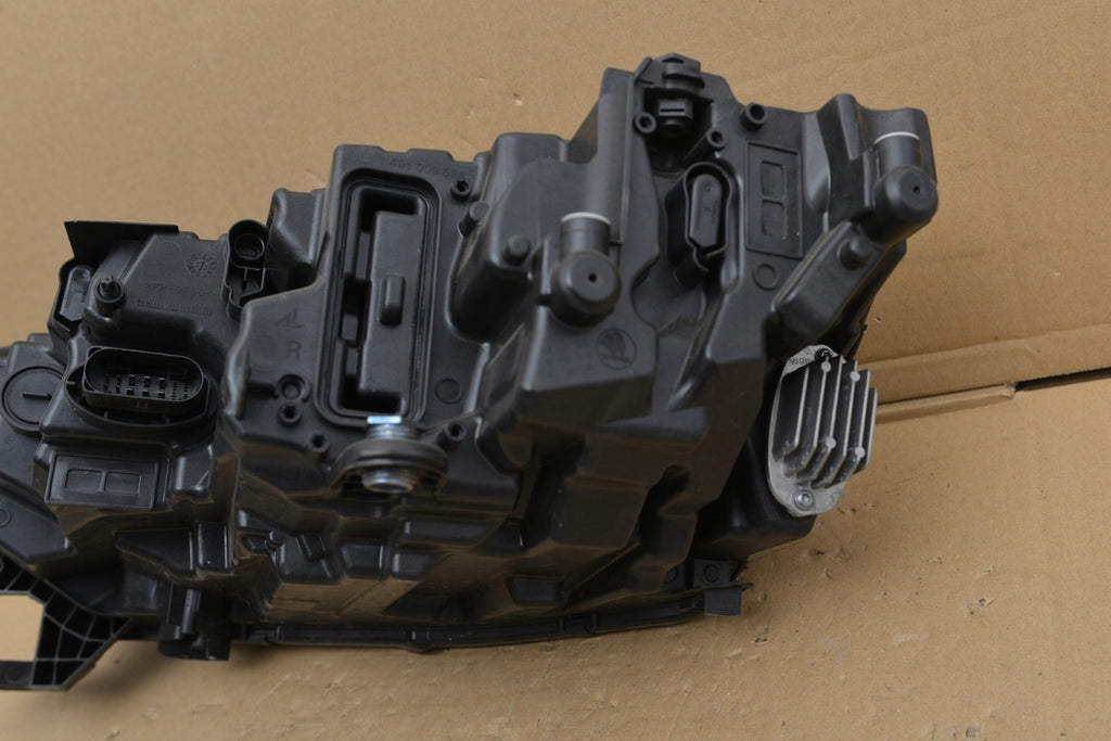 Frontscheinwerfer Skoda Octavia IV 030111823200 Rechts Scheinwerfer Headlight SCH9382287707yw