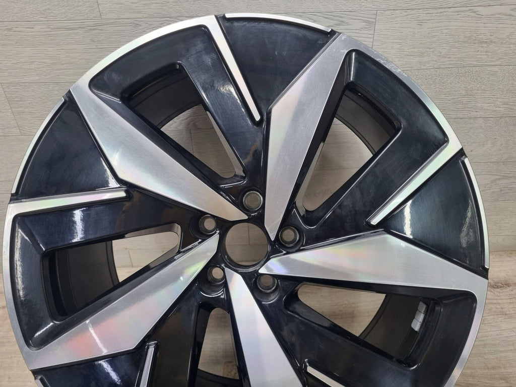 1x Alufelge 20 Zoll 9.0" 5x112 42ET Glanz Silber 11A601025J VW Id.4 Rim Wheel FEL7433250669lp