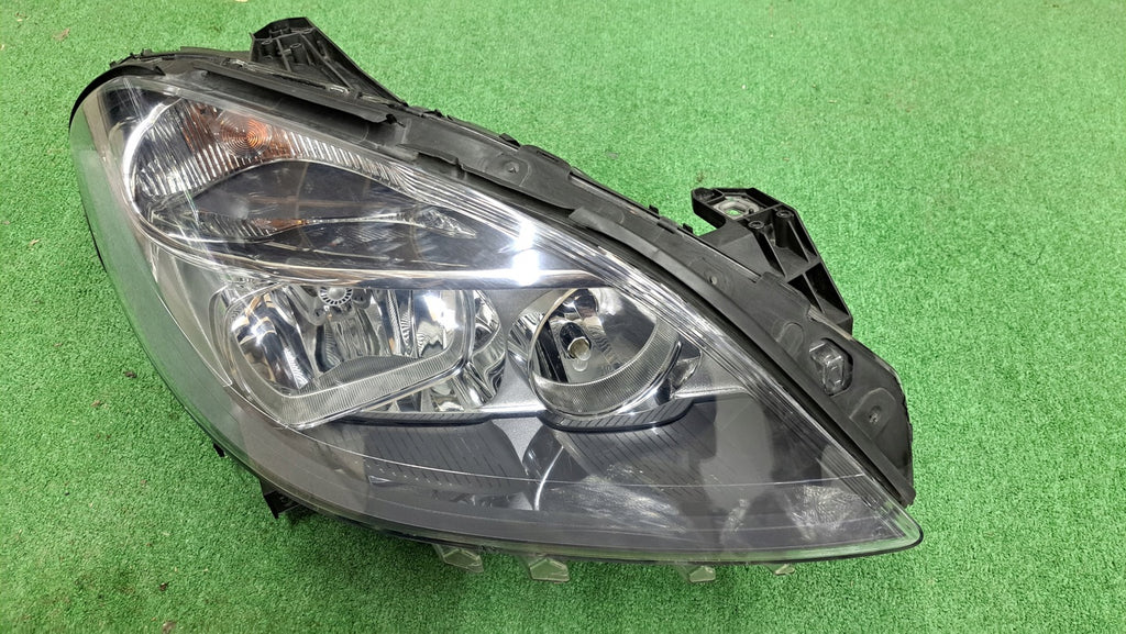 Frontscheinwerfer Mercedes-Benz W246 A2468200261 Halogen Rechts Headlight