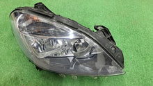 Load image into Gallery viewer, Frontscheinwerfer Mercedes-Benz W246 A2468200261 Halogen Rechts Headlight