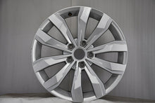 Load image into Gallery viewer, 1x Alufelge 17 Zoll 7.0" 5x112 45ET Glanz Silber 2GA601025A VW Rim Wheel FEL9794730727pj