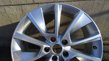 Laden Sie das Bild in den Galerie-Viewer, 1x Alufelge 18 Zoll 7.0" 5x112 45ET 57A601025D Skoda Karoq Rim Wheel FEL9875432266xq