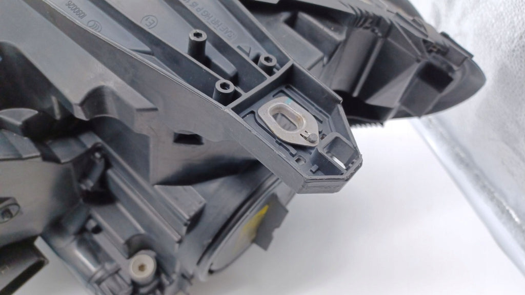 Frontscheinwerfer Mercedes-Benz W246 W242 A2468207261MERC Rechts Headlight SCH8303202470rh