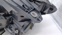Laden Sie das Bild in den Galerie-Viewer, Frontscheinwerfer Mercedes-Benz W246 W242 A2468207261MERC Rechts Headlight SCH8303202470rh