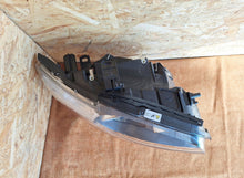 Load image into Gallery viewer, Frontscheinwerfer BMW 1 E88 E81 E82 E87 90004814 Xenon Rechts Headlight