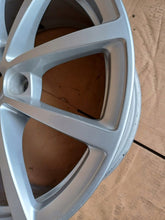 Load image into Gallery viewer, 1x Alufelge 17 Zoll 7.5&quot; 5x112 36ET Silber 4K0601025 Audi A6 Rim Wheel