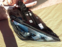 Load image into Gallery viewer, Frontscheinwerfer Mercedes-Benz Gle A1679068607 LED Rechts Headlight