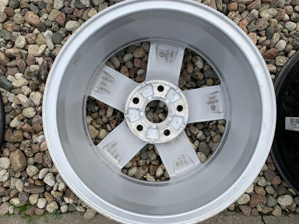 1x Alufelge 15 Zoll 6.0" 5x112 5K0071495A Vw Rim Wheel