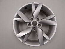 Laden Sie das Bild in den Galerie-Viewer, 1x Alufelge 17 Zoll 6.5" 5x112 46ET Glanz Silber 5E3601025AC Skoda Octavia Iv FEL6431015872gg