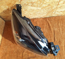 Laden Sie das Bild in den Galerie-Viewer, Frontscheinwerfer Mazda II D43N51030 LED Rechts Scheinwerfer Headlight