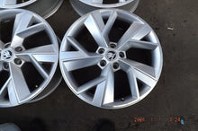 Load image into Gallery viewer, 4x Alufelge 19 Zoll 7.0" 5x112 43ET Glanz Silber 565601025 Skoda Kodiaq FEL7126483774di