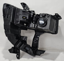 Laden Sie das Bild in den Galerie-Viewer, Frontscheinwerfer Nissan Interstar Master III 260609073R Links Headlight SCH1607723533kn