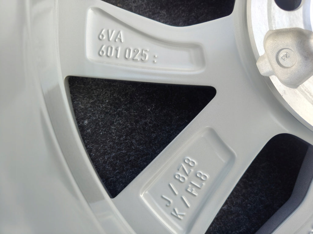 1x Alufelge 15 Zoll 5.5" 5x100 40ET Glanz Silber 6VA601025 Skoda Fabia Iv FEL7300440005tk