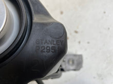 Laden Sie das Bild in den Galerie-Viewer, Frontscheinwerfer Mazda 3 Bk P2951 Xenon Links Scheinwerfer Headlight SCH1328659768nl