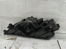 Laden Sie das Bild in den Galerie-Viewer, Frontscheinwerfer Skoda Octavia III 5E1941016E Rechts Scheinwerfer Headlight SCH5701318595eo