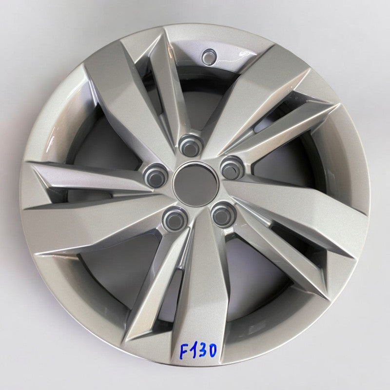 1x Alufelge 15 Zoll 5.5" 5x100 40ET Glanz Silber 2G0601025N VW Polo Rim Wheel