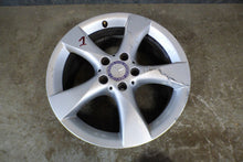 Laden Sie das Bild in den Galerie-Viewer, 1x Alufelge 17 Zoll 7.5&quot; 5x112 A2464010502 Mercedes-Benz W246 Rim Wheel