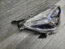 Laden Sie das Bild in den Galerie-Viewer, Frontscheinwerfer Mitsubishi Space Star 8301D446 Rechts Scheinwerfer Headlight