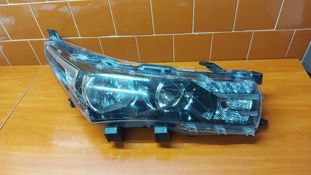 Frontscheinwerfer Toyota Corolla 81110-01E71 LED Rechts Scheinwerfer Headlight SCH7060442002hk