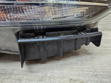 Laden Sie das Bild in den Galerie-Viewer, Frontscheinwerfer Mercedes-Benz X-Class A4709060900 260105XB1B Rechts Headlight SCH1321963952ze