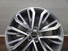 Laden Sie das Bild in den Galerie-Viewer, 1x Alufelge 18 Zoll 7.0&quot; 5x112 45ET Glanz 2GA601025E Mg T-Roc Rim Wheel