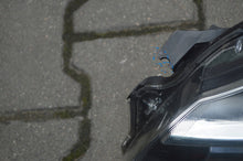 Laden Sie das Bild in den Galerie-Viewer, Frontscheinwerfer Toyota Yaris Ein Stück (Rechts oder Links) Headlight SCH7641400864dk
