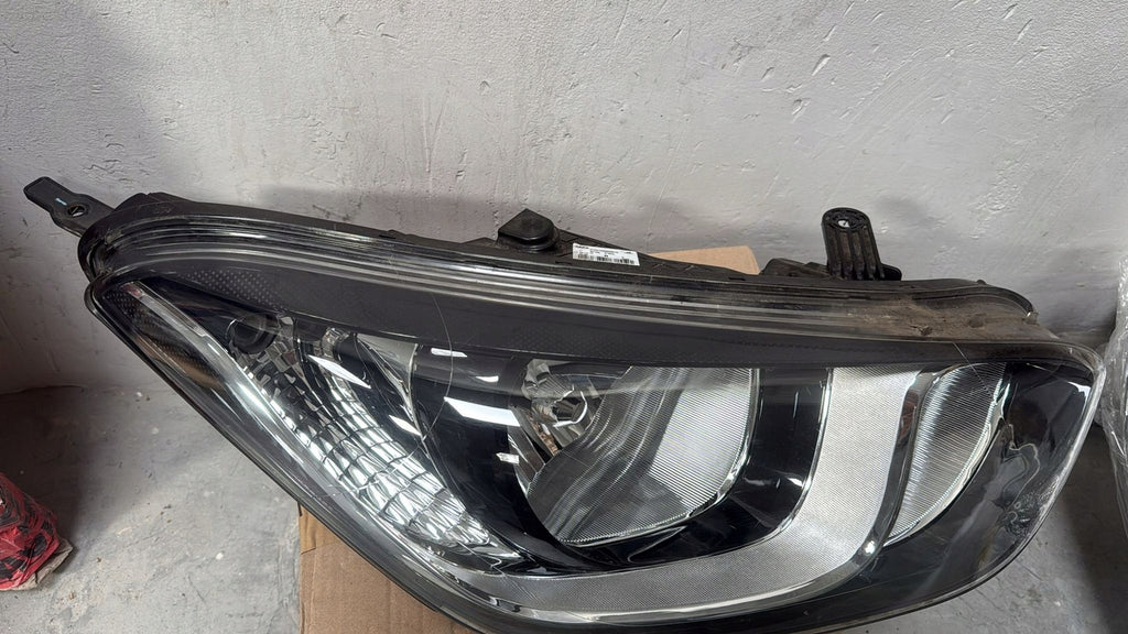 Frontscheinwerfer Hyundai I20 92102-4P500 Rechts Scheinwerfer Headlight