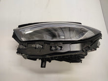 Laden Sie das Bild in den Galerie-Viewer, Frontscheinwerfer Mercedes-Benz W247 A2479064906 Ein Stück (Rechts oder Links) SCH9393405216go